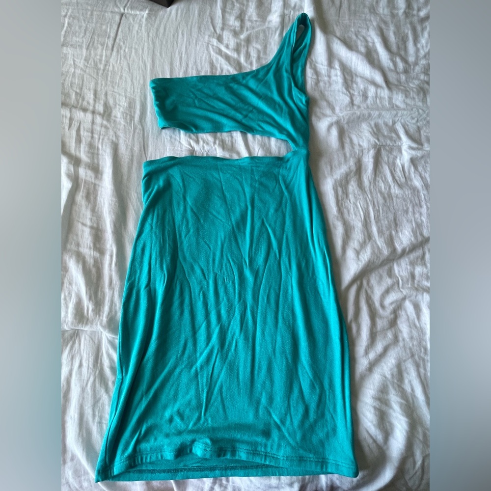 1 shoulder dress.